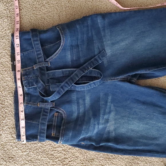High Rised Jeans - Picture 2 of 6